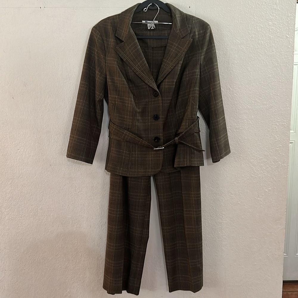 Beautiful  Brown Plaid Women's Blazer/ pant suit set with removable belt